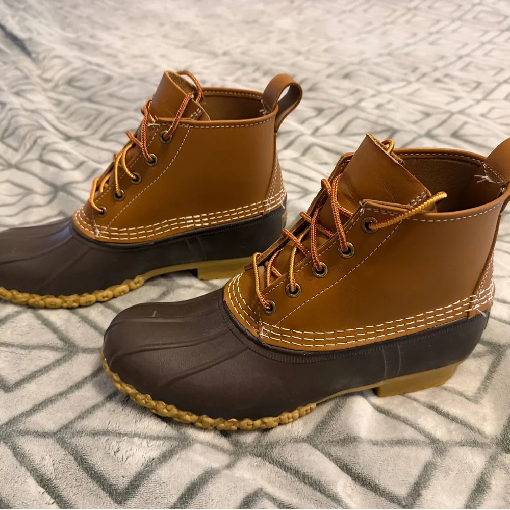 LIKE NEW L.L. Bean women’s Bean Boots brown Size 8 , 6 inches